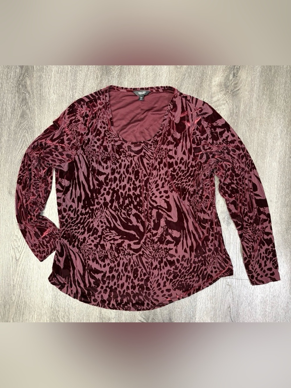 Simply Vera Wang Velvet Burnout Top Size 2XL Red Semi Sheer Arm Lined Mob Wife